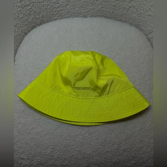 NWOT - STEVE MADDEN Bucket Hat | Yellow Nylon Satin Lining • Y2K • Summer - Picture 1 of 4